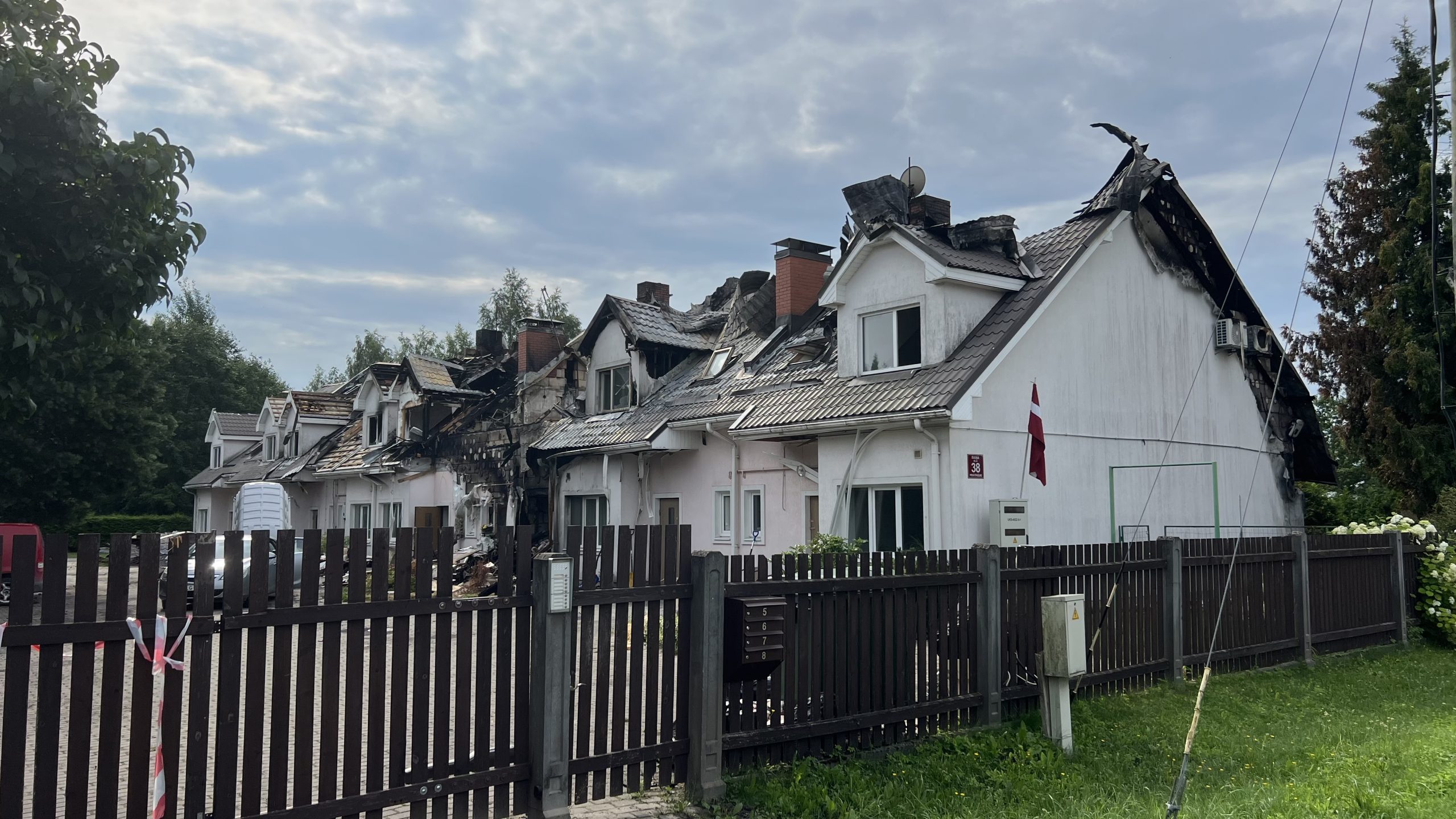 Rindu māja Salaspilī pēc ugunsgrēka