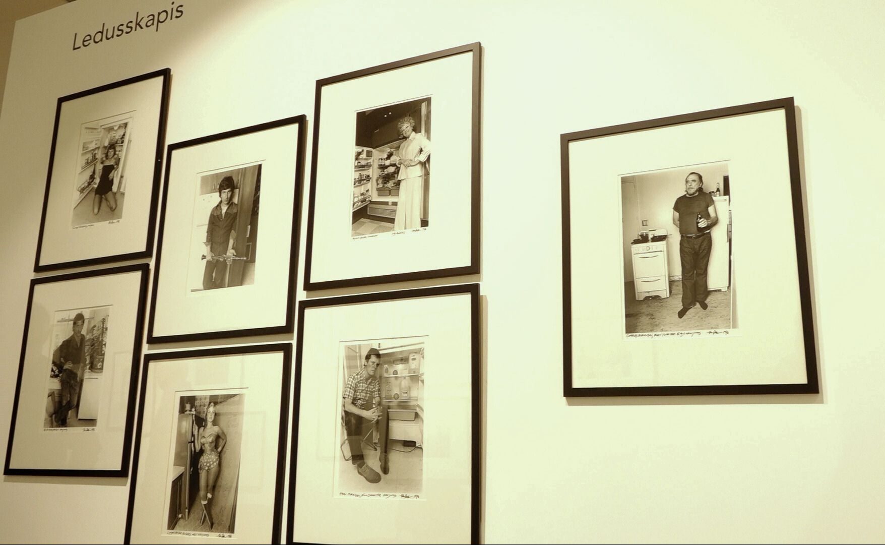Melnbalto fotogrāfiju izstāde ar nosaukumu “Ledusskapis”