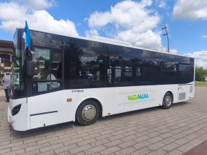 Valga–Valka maršruta autobuss pierobežā ar Igaunijas karogu.