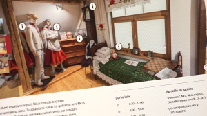 Dator monitors, kurā redzama Nīcas etnogrāfiskā muzeja ekspozīcija ar manekeniem tradicionālos tērpos un mēbelēm, kas pieejama digitalizētā formātā