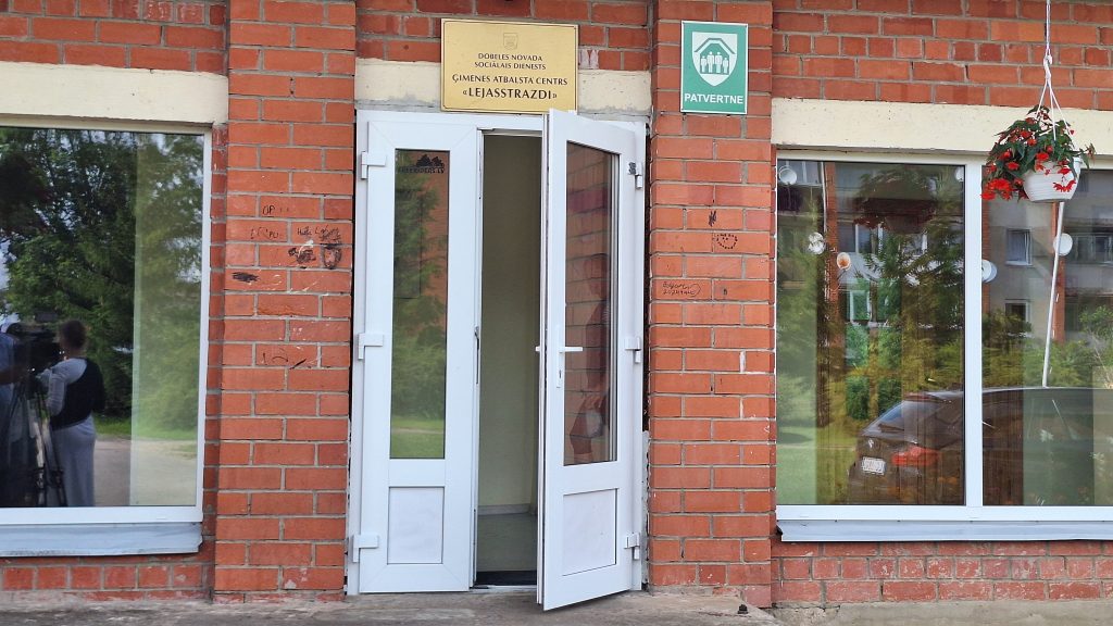 Bērnu atbalsta centra "Lejasstrazdi" ieeja.
