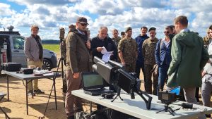 NBS karavīri un eksperti dronu mācībās ar aprīkojuma demonstrāciju