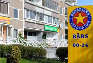 “Klondaika” bārs un spēļu zāle daudzdzīvokļu ēkas pirmajā stāvā.