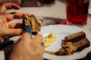 Sviestmaize ar aknu pastēti Mājas kafejnīcu dienās Valmieras novadā