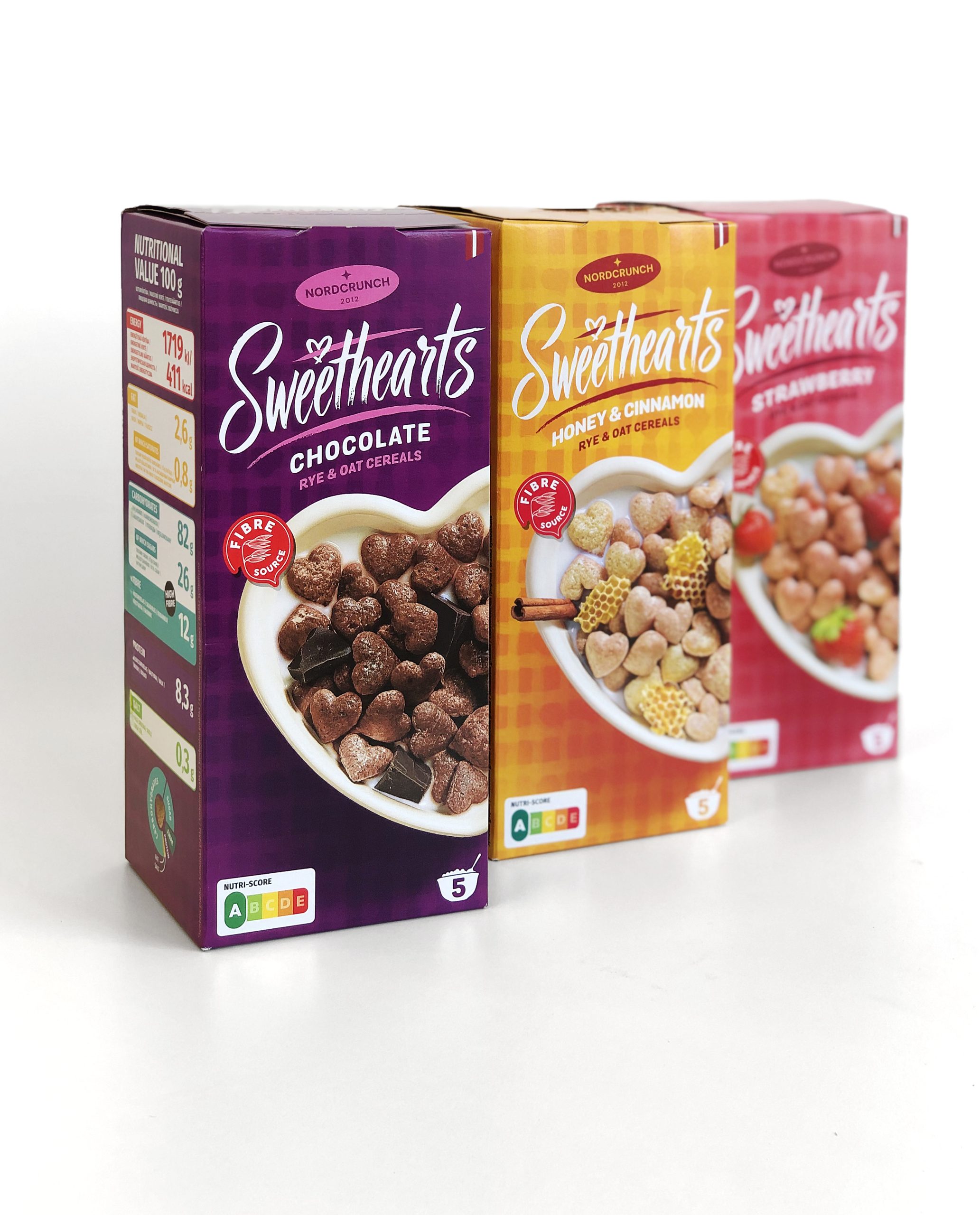 Nordcrunch Sweethearts brokastu pārslas – šokolādes, medus un kanēļa, zemeņu garšas