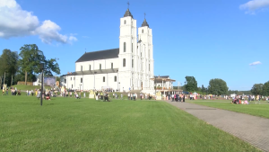 Aglonas bazilika un svētceļnieki svētku laikā