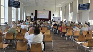 Izglītības līderu konference Jēkabpilī ar dalībniekiem zālē