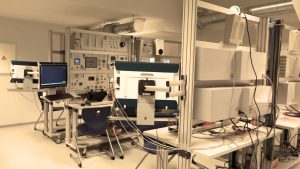 Mācību laboratorija ar modernām elektroiekārtām un datoriem