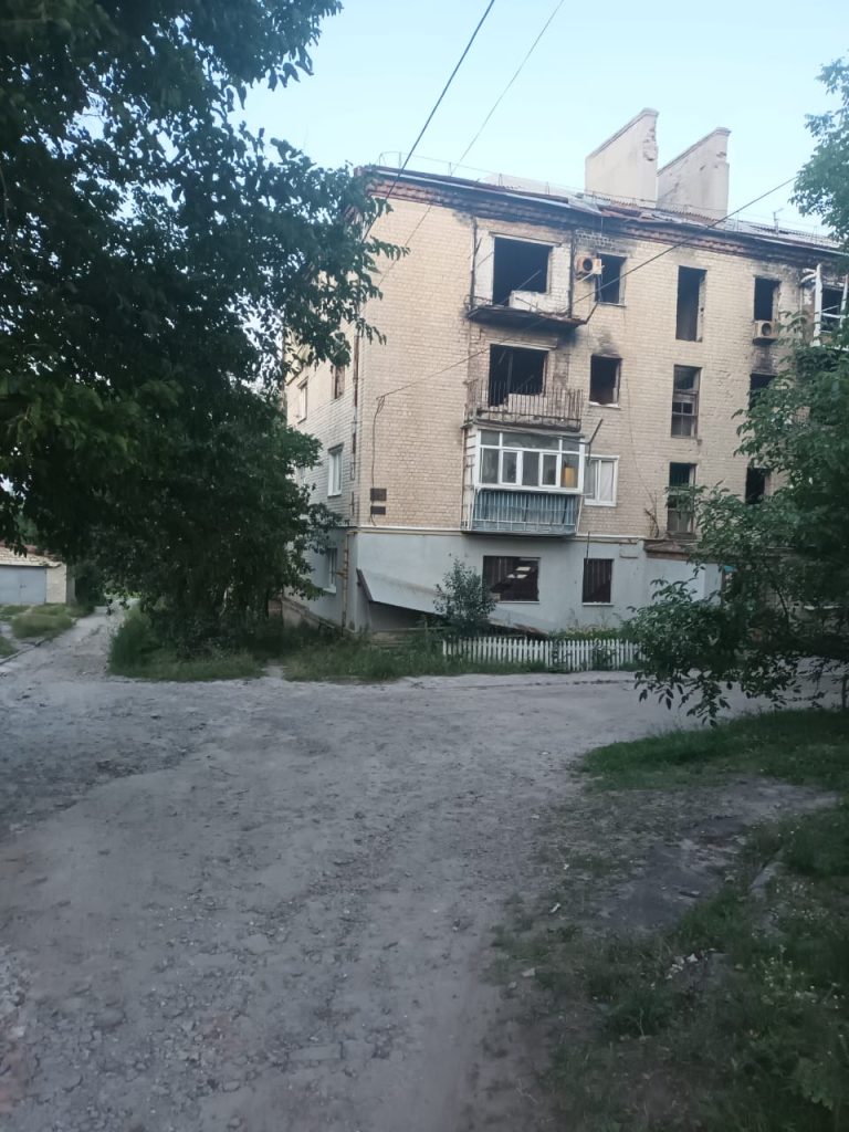 Izdegusi ēka Ukrainā