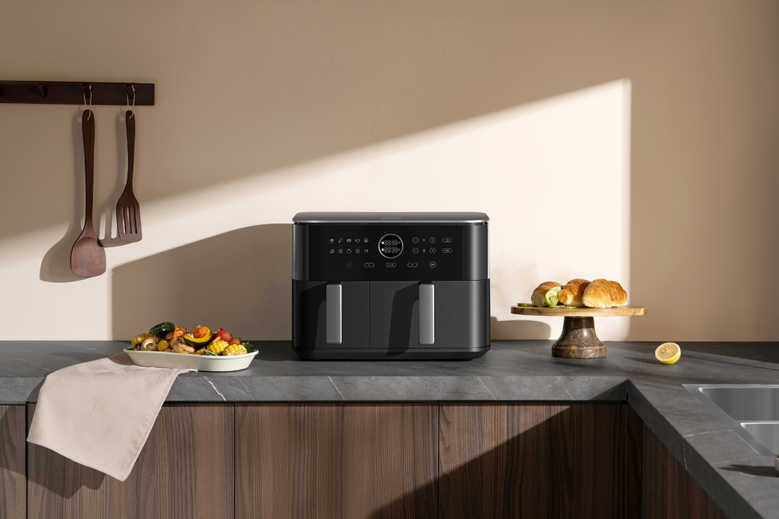 Xiaomi Dual Zone Air Fryer 10L uz virtuves letes ar svaigi pagatavotu ēdienu