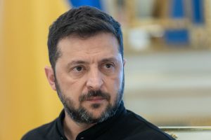 Ukrainas prezidents Volodimirs Zelenskis preses pasākuma laikā
