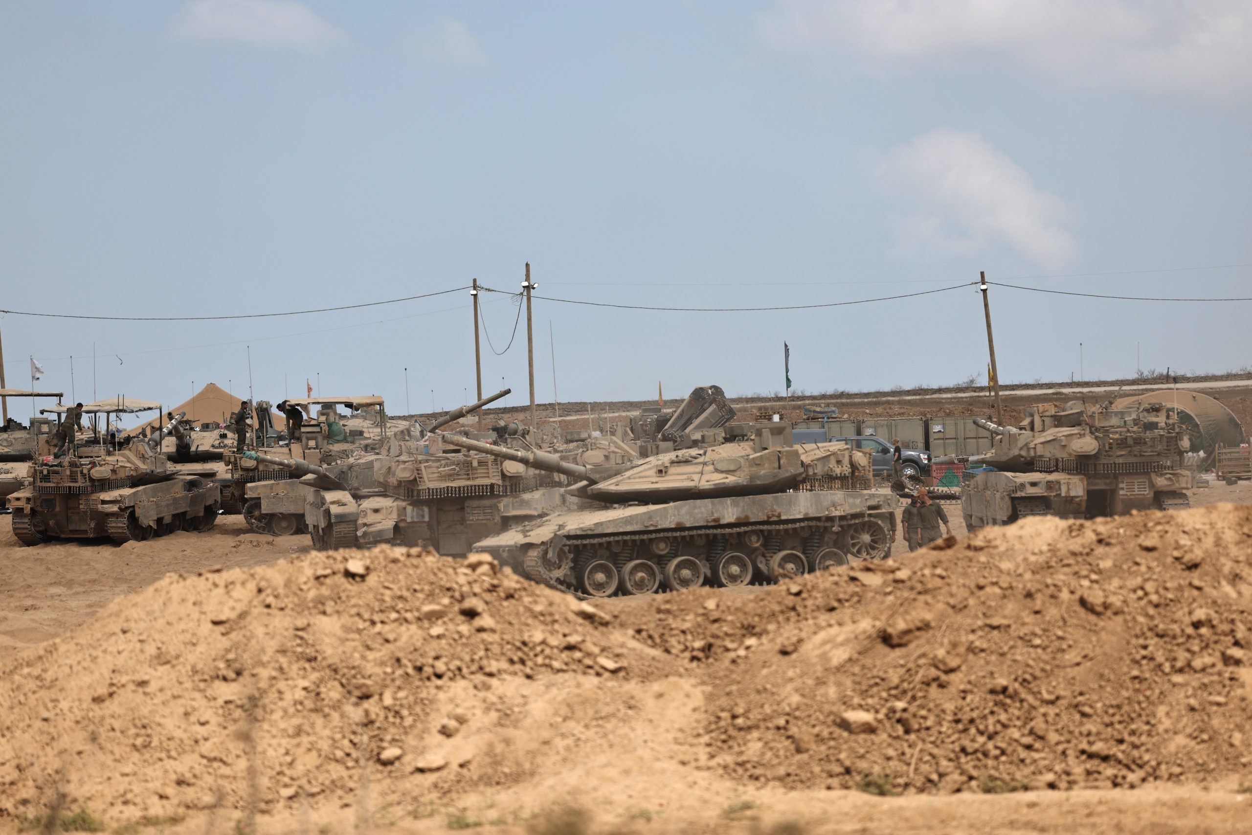 Izraēlas militārie tanki un tehnika, kas sagatavota kaujas operācijām.
