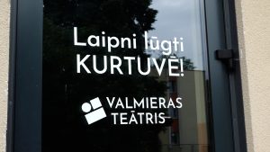 Valmieras teātra “Kurtuve” ieejas durvis