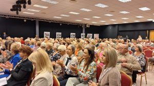 Senioru auditorija pieaugušo izglītības pasākumā