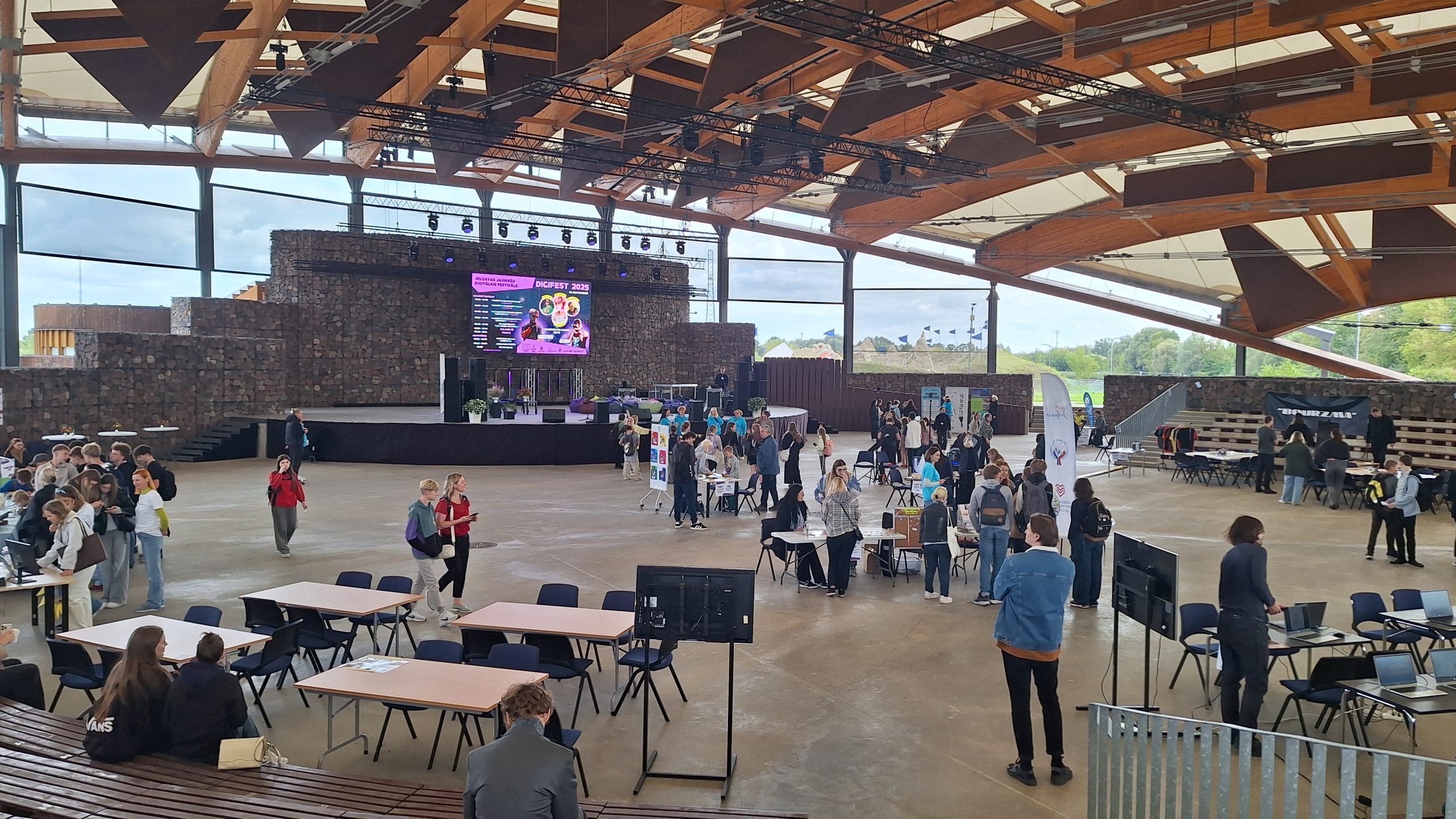 Jaunieši piedalās DigiFest 2025 pasākumā Jelgavā