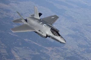NATO iznīcinātājs gaisā virs Polijas pēc Krievijas dronu uzbrukuma.