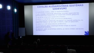 Civilās aizsardzības sistēmas uzdevumu prezentācija auditorijā