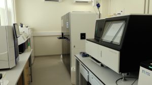 DNS sekvenēšanas iekārtas laboratorijā