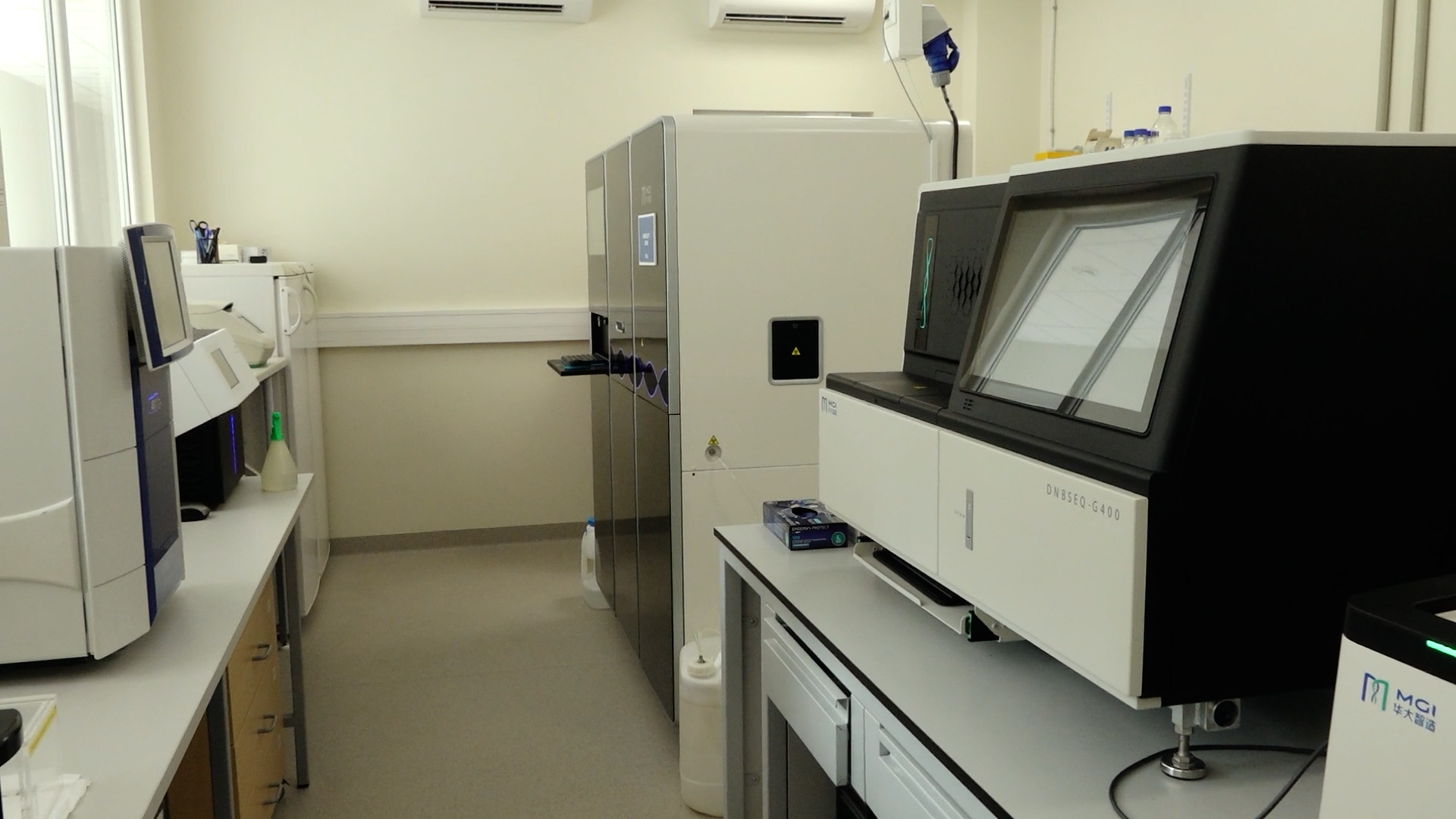 DNS sekvenēšanas iekārtas laboratorijā