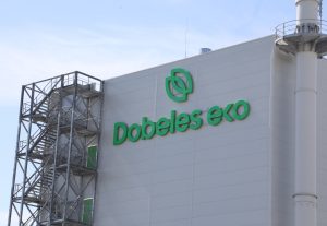 Dobeles dzirnavnieka ražotnes ēka ar logo