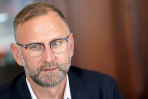 Satiksmes ministrs Atis Švinka portretā.
