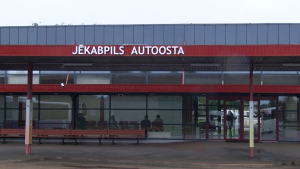 Jēkabpils autoostas ēka ar pasažieru uzgaidāmo zāli
