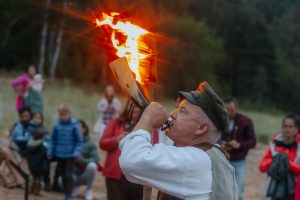 Senās uguns nakts svētki Liepupē ar tradicionālo uguns iedegšanu.