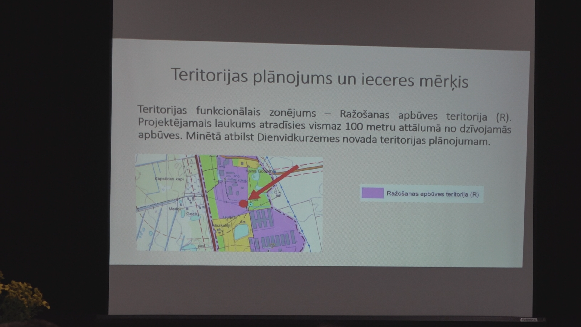 Publiskā apspriešana Dienvidkurzemes novadā: Prezentācijas slaids ar teritorijas plānojumu un karti.