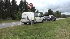 Policijas reids uz Latvijas ceļa pie 70 km/h zīmes