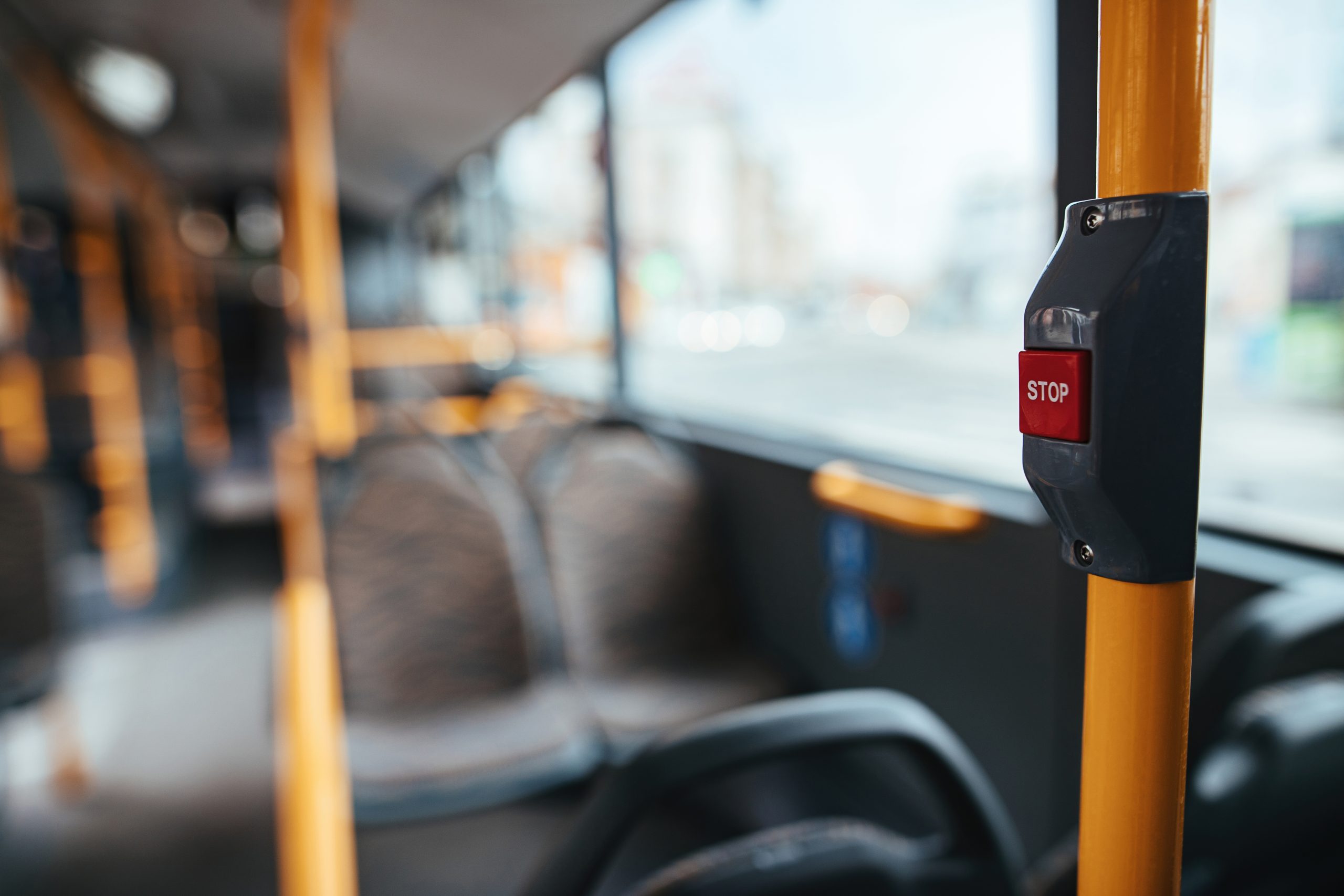 Stop poga sabiedriskajā transportā
