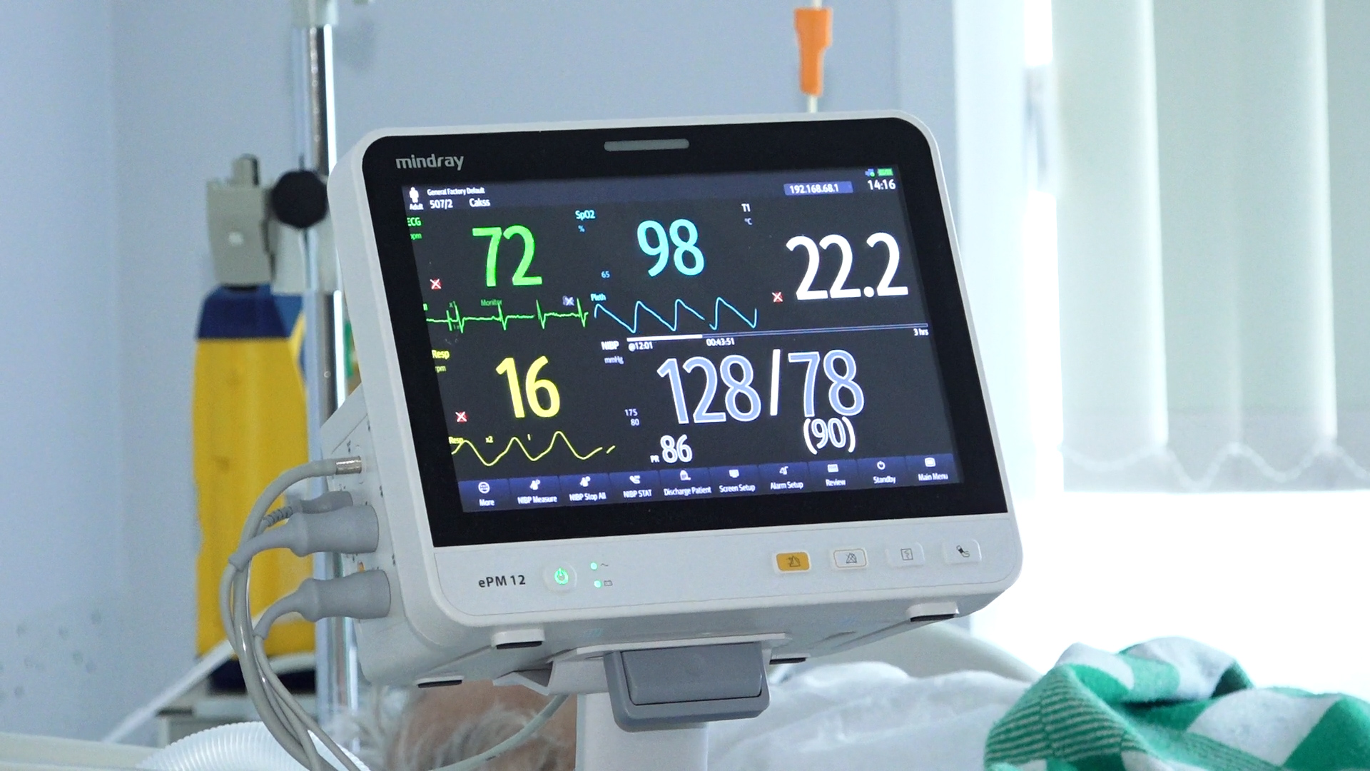 Pacienta veselības rādītāju monitors slimnīcā