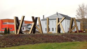 Valkas pilsētas vides objekts ar uzrakstu “VALKA”