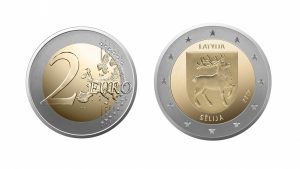 Latvijas 2 eiro piemiņas monēta ar Sēlijas ģerboni un brieža attēlu.