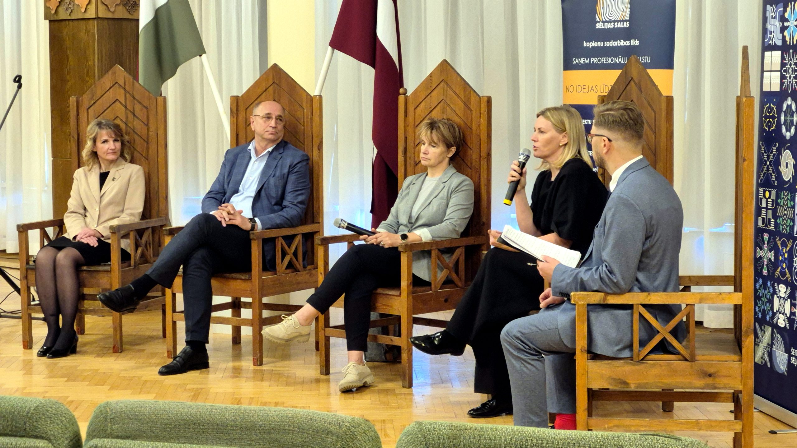 Diskusija Sēlijas nevalstisko organizāciju forumā Viesītē – dalībnieki runā par pilsonisko līdzdalību un pašvaldību atbalstu biedrībām.