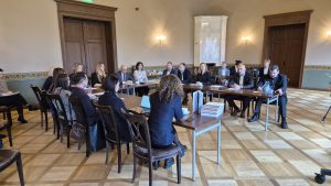 Sanāksme ar pašvaldību un iestāžu pārstāvjiem konferenču zālē