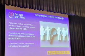 Prezentācijas slaids par patvertņu izvērtējumu un iedzīvotāju aptauju Baltic Shelters apmācībās.