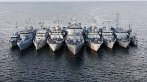 NATO jūras spēku kuģi rindā Baltijas jūrā