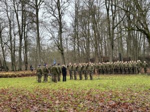 Zemessardzes karavīri ierindā svinīgā ceremonijā.