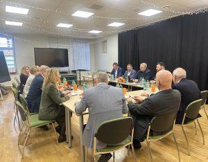 Pašvaldības un izglītības nozares pārstāvju sanāksme par skolu jautājumiem.