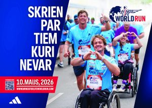 Wings for Life World Run dalībnieki Valmierā skrien un brauc ratiņkrēslos ar saukli “Skrien par tiem, kuri nevar”