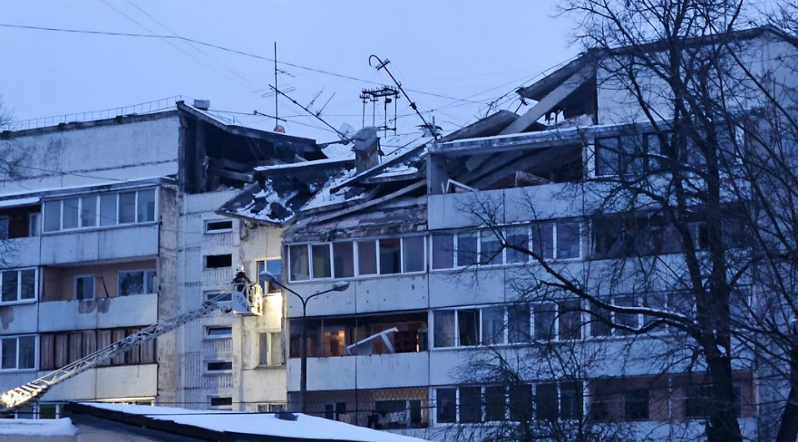 Gāzes sprādzienā bojāta daudzdzīvokļu ēka Torņakalnā, sagruvis jumts un augšējie stāvi