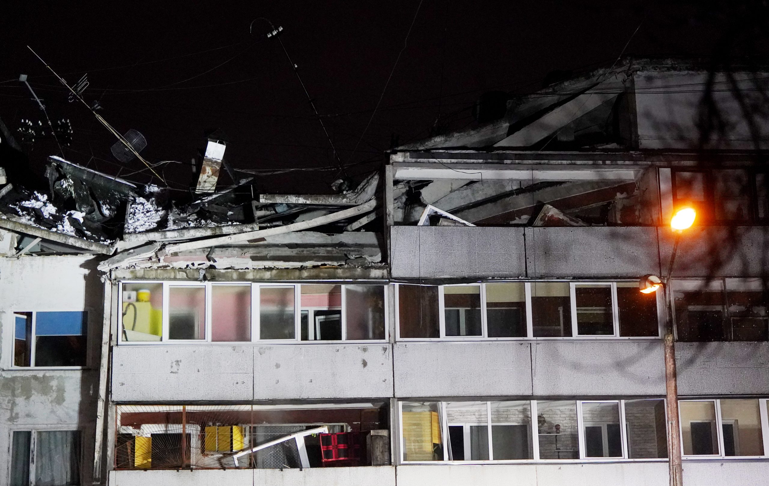 Gāzes sprādzienā Bauskas ielā Rīgā smagi bojāta daudzdzīvokļu ēka, sagruvis jumts un augšējie stāvi