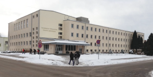 Valmieras Pārgaujas Valsts ģimnāzijas ēka ziemā.