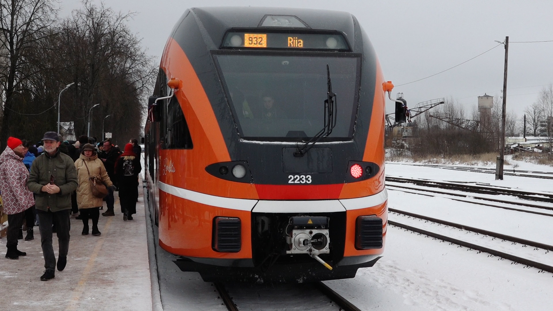 Igaunijas kompānijas “Elron” dīzeļvilciens Valmieras stacijā atklāšanas braucienā maršrutā Tallina–Tartu–Rīga