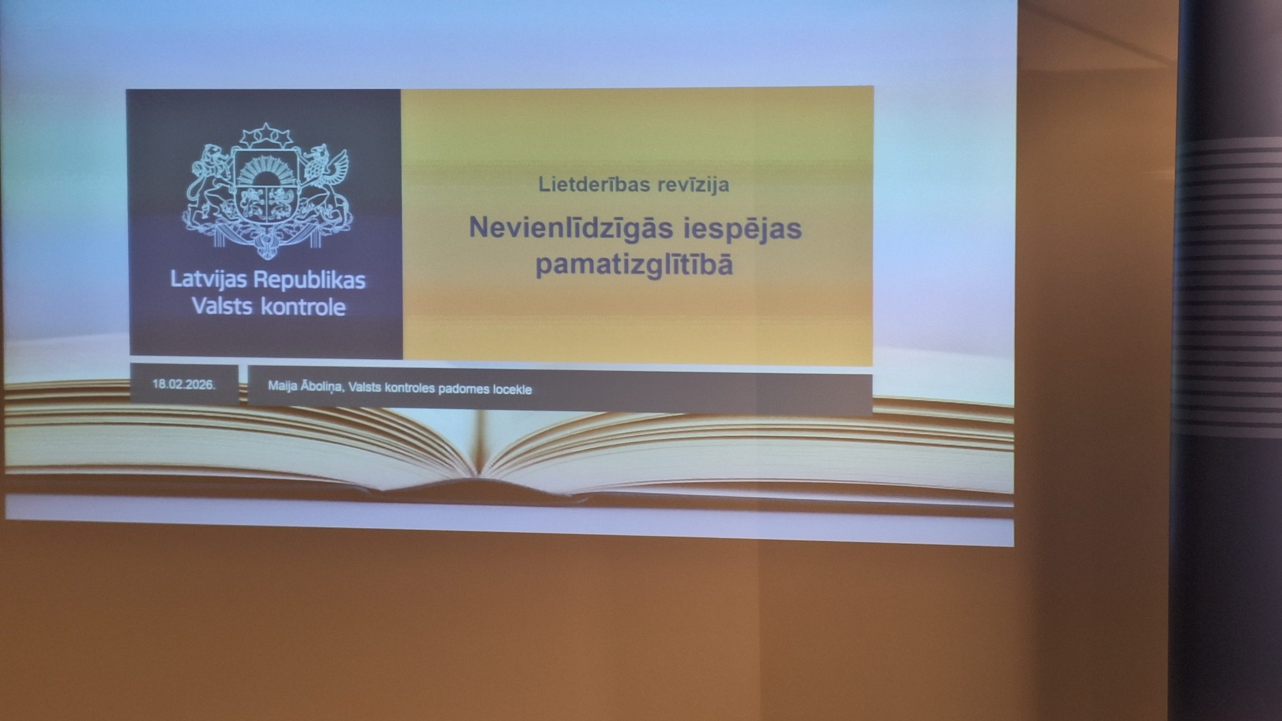 Latvijas Republikas Valsts kontroles prezentācijas slaids par lietderības revīziju “Nevienlīdzīgas iespējas pamatizglītībā”.