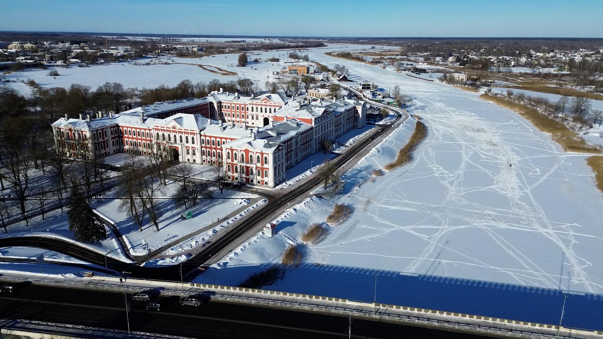 Jelgavas pils un Lielupe ziemā no putna lidojuma