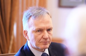 Latvijas vēstnieks Ukrainā Andrejs Pildegovičs darba vizītes laikā telpās