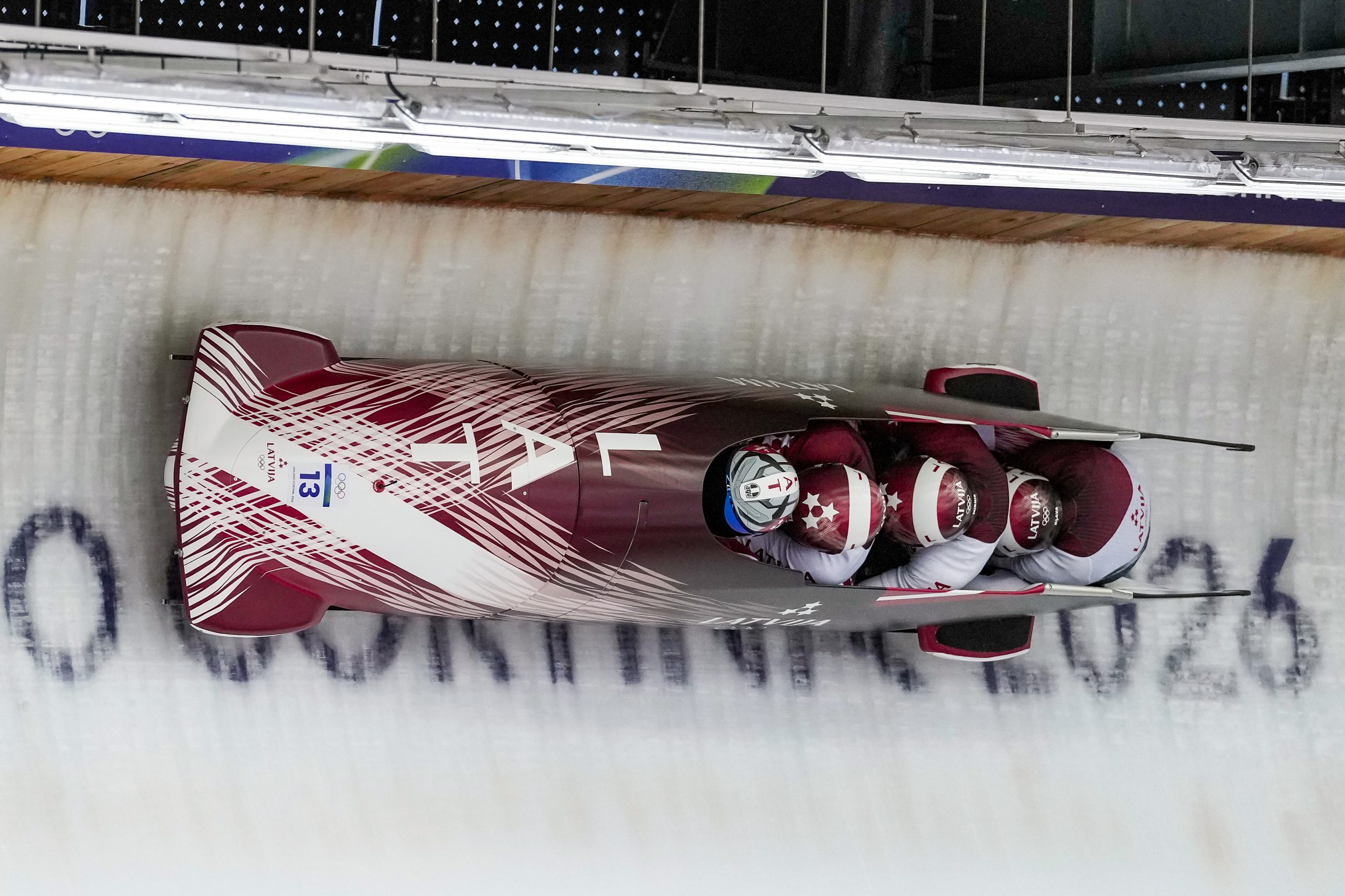Latvijas bobsleja četrinieks ar pilotu Jēkabu Kalendu trasē Milānas un Kortīnas olimpiskajās spēlēs