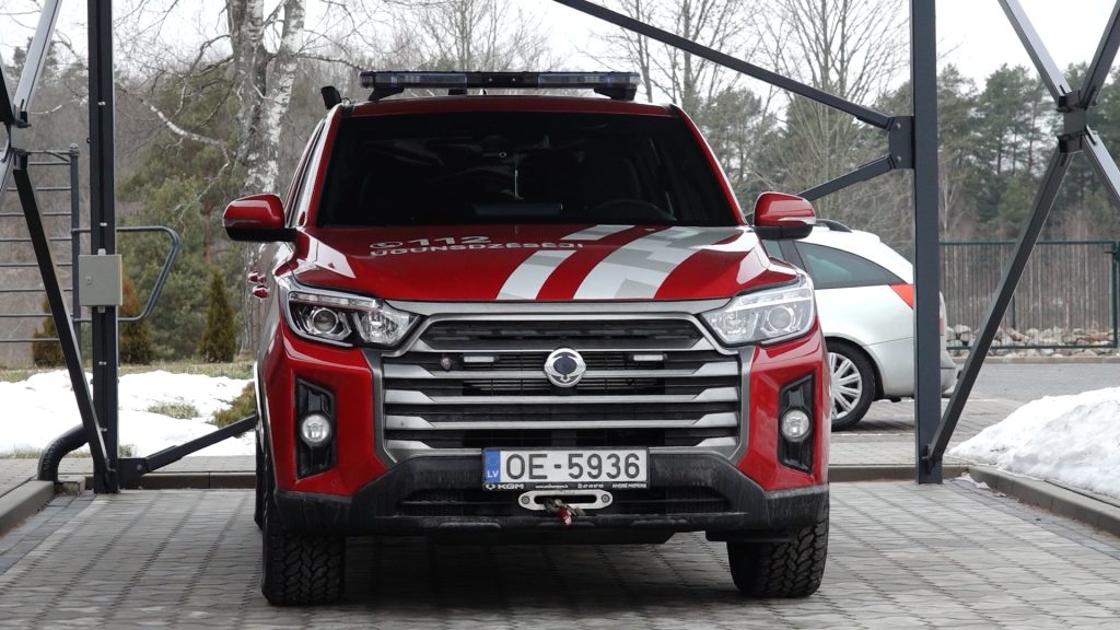 Ugunsdzēsēju glābēju auto garāžā