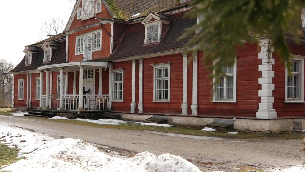 Ungurmuiža ziemas ainavā Cēsu novadā